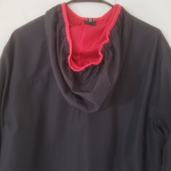 Men's Starter Black and Red Hooded Windbreaker Zip Up Jacket - Picture 6 of 10